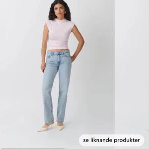 Gina tricot low waist straight jeans  - Hejjj ! Säljer mina snygga jeans från Gina Tricot som har en rak modell med låg midja. De är i princip oanvända och jag säljer pga att de inte passar. 