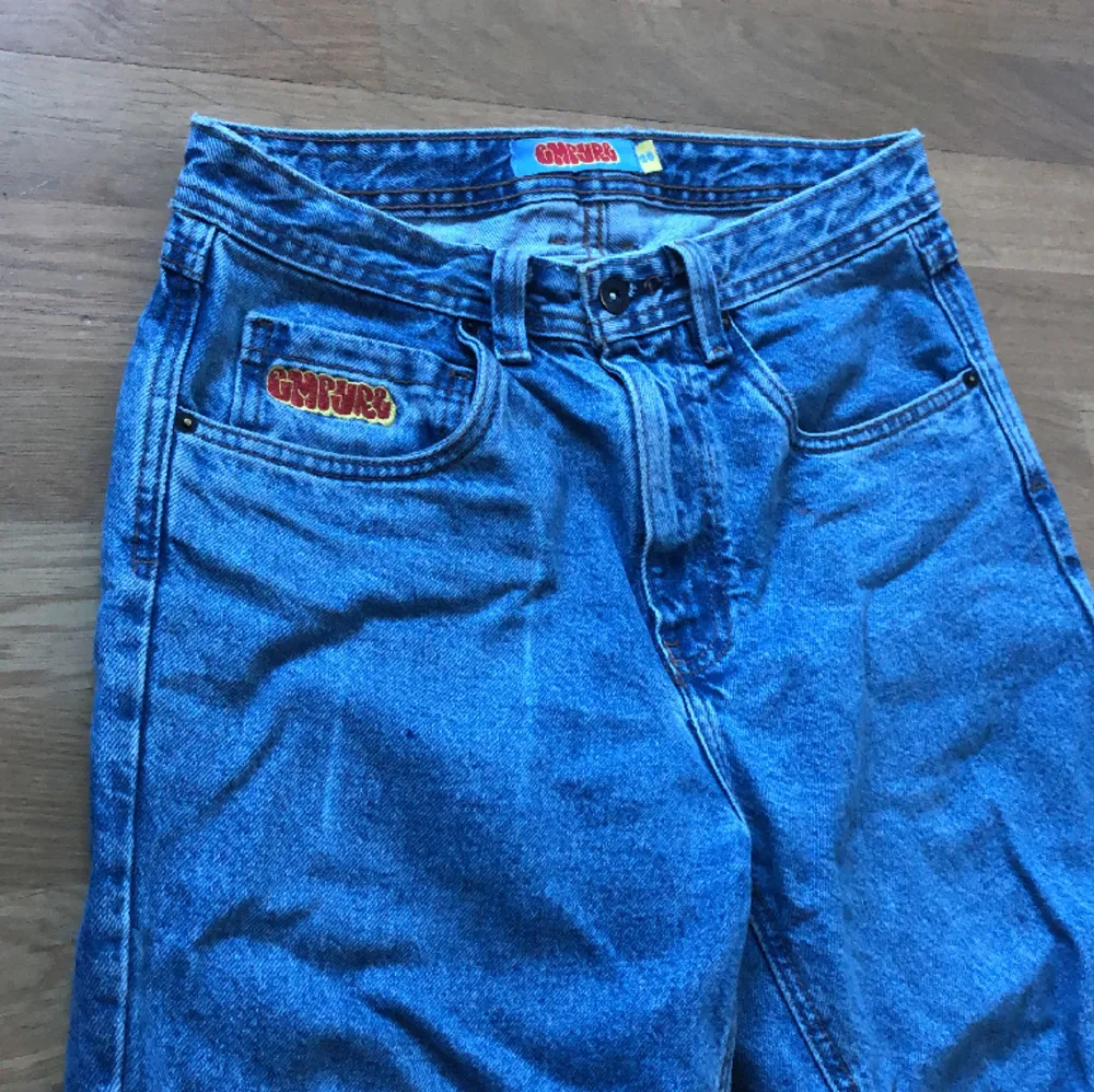 Empyer jeans xs klippta sönder vid fötterna. Jeans & Byxor.
