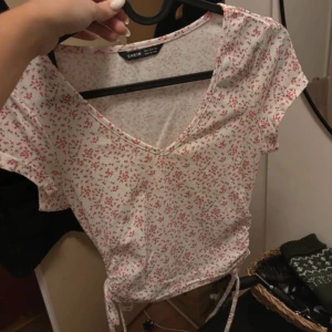 Blommig tröja - Oanvänd 