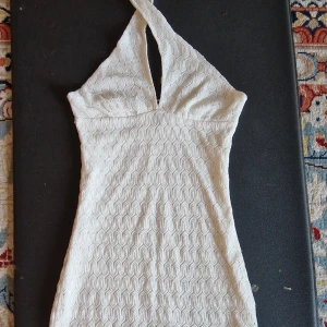 Halterneck dress - Oanvänd