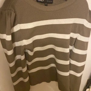 Only topp - Storlek xs långärmad topp från only andvänd 1 gång .