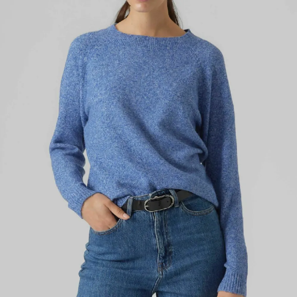 Säljer den här stickade tröjan från vero Moda. Aldrig använd. Skriv om ni vill ha fler bilder ❤️. Tröjor & Koftor.