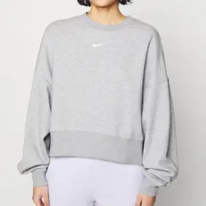Grå Nike sweatshirt i storlek M. Bra skick. Nypris ca 600 kr. 
