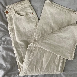 High rise jeans  - These used to be my favourite pair of pants but has unfortunately become to small for me :( 