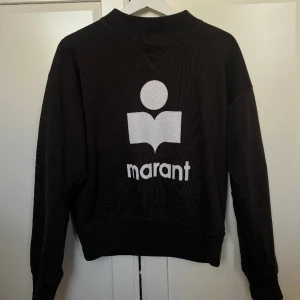 Isabel marant tröja  - Tänkte kolla intresset på min Isabel Marant Etoile tröja! Sparsamt använd så i väldigt fint skick🩵