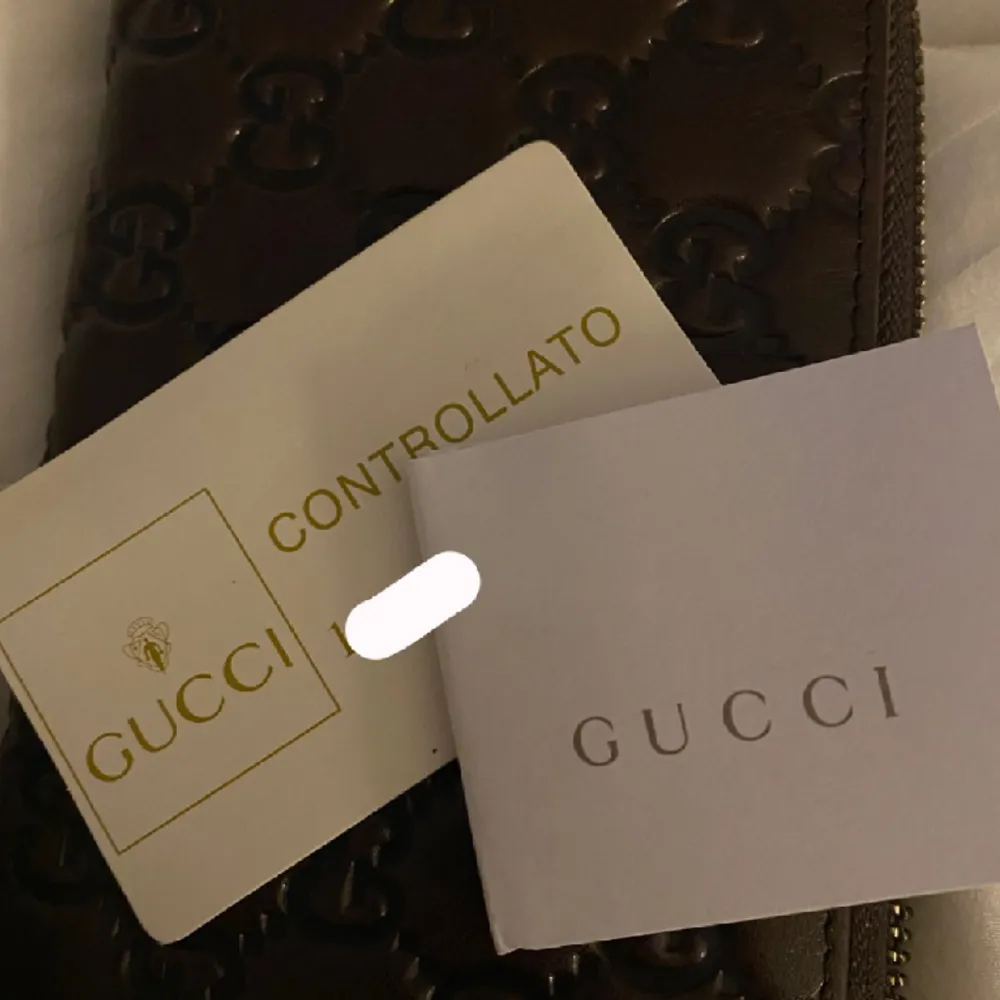 Vintage Gucci plånbok. Present som inte kommer till användning. Hör av dig för fler bilder! Ej bestämt pris. . Accessoarer.