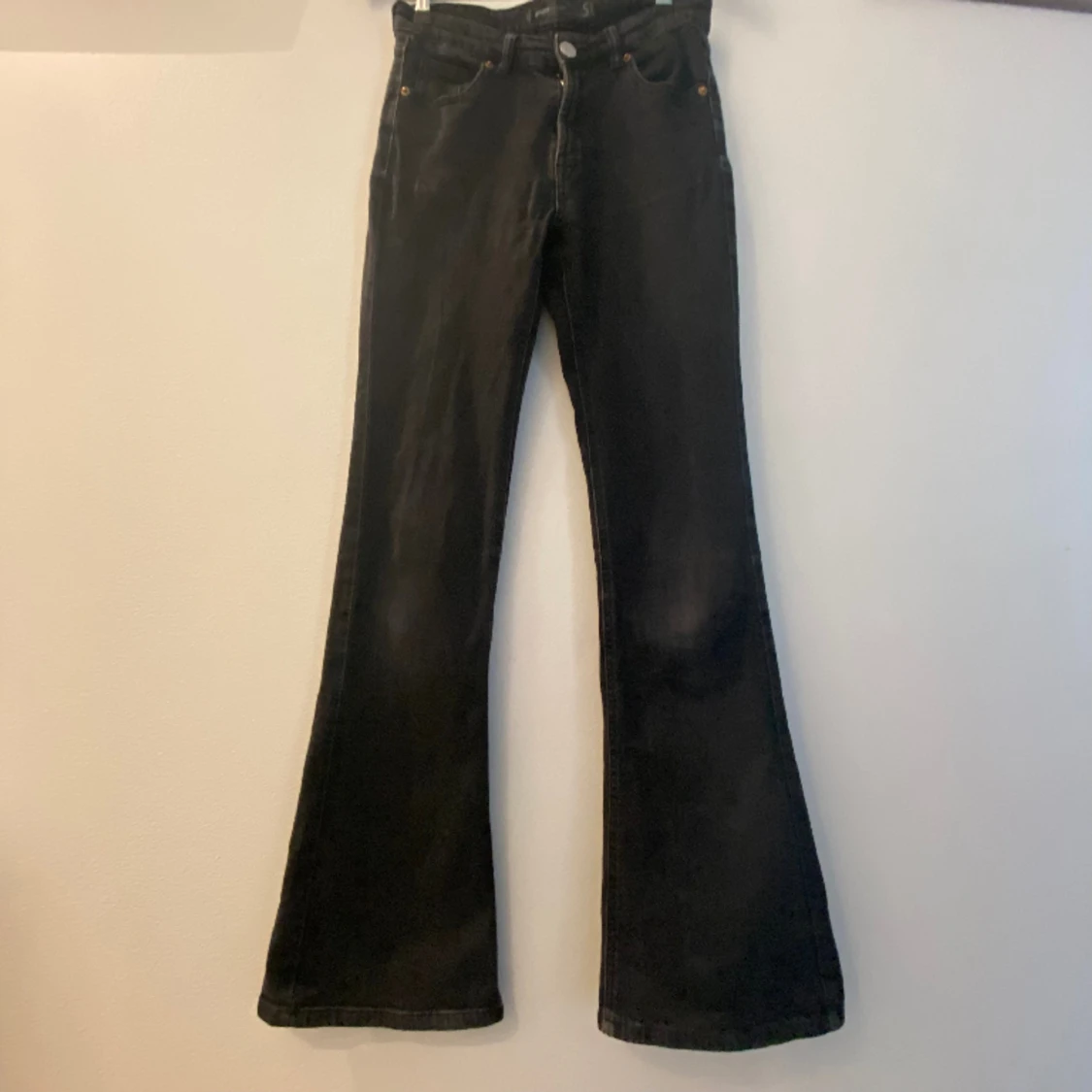 Svarta bootcut jeans