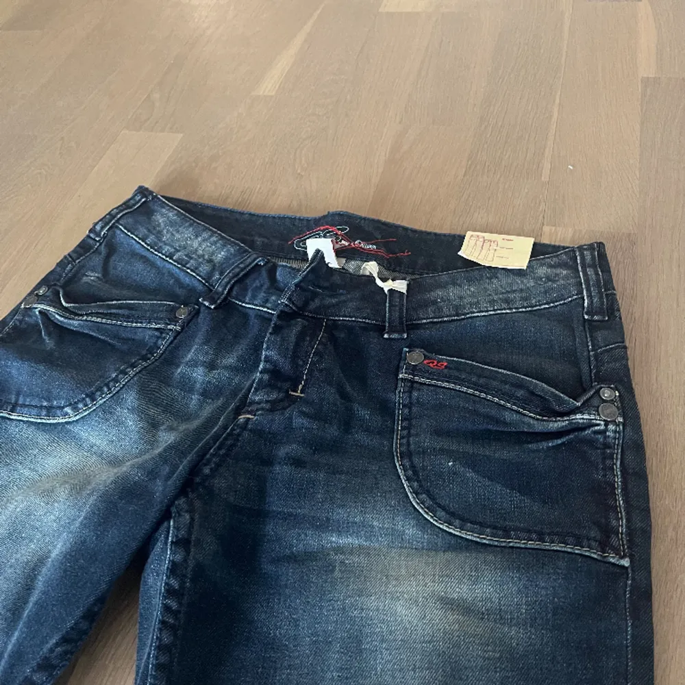 Skit snygga Low Waist bootcut jeans! Bara komma DM vid frågor!🙈💯🥹. Jeans & Byxor.
