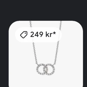 Guldfynd äkta silver halsband  - Nu skick,använd få gånger! Jätte fint halsband köpt för cirka 250kr o säljer nu för halva priset! Pris går att diskutera vid snabb affär men går inte lägre än 100. Skickar med en fin ask som man kan ha halsbandet i!