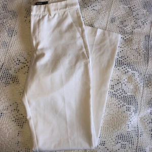 Kostymbyxor  - Vita modellen Vilma. Använda typ 3 gånger. 💗