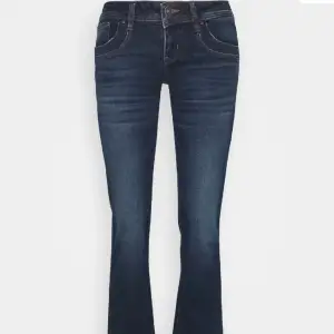 Säljer dessa superfina lågmidjade jeans från LTB i storlek W27 L32, de är i superbra skick och knappt använda då de är för korta på mig som är 1,68 och även lite för stora i midjan.💗
