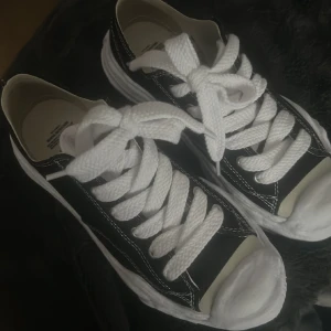 Mihara yushiro skor storlek 43 - Kom pm för info !!! Köpte från deras hemsida äktehetsbevis finns 