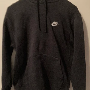 Nike hoddie - Storlek S, inga skador