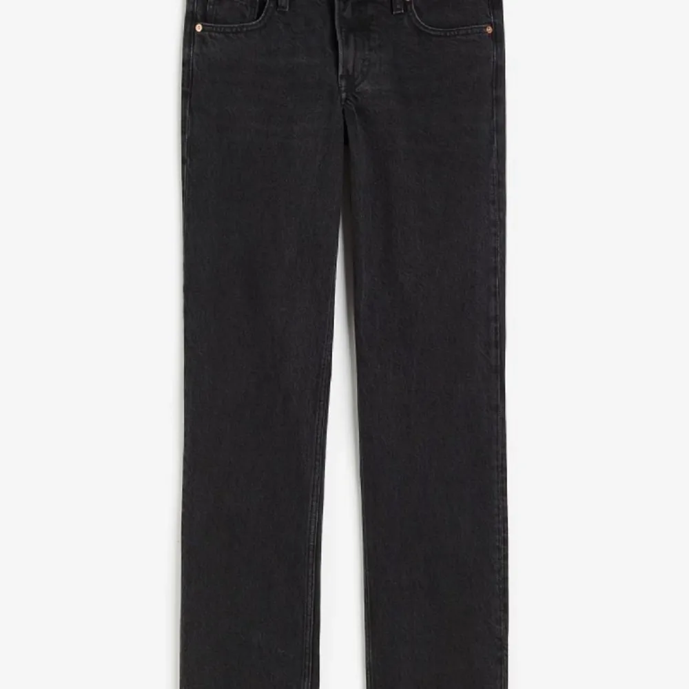 Svarta jeans/använd en gång säljer pga passar inte.. Jeans & Byxor.
