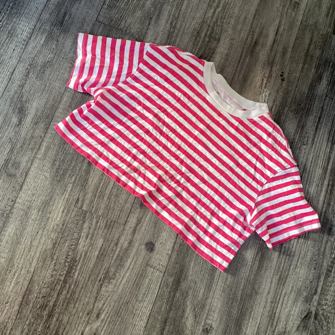 Randig rosa och vit tröja 