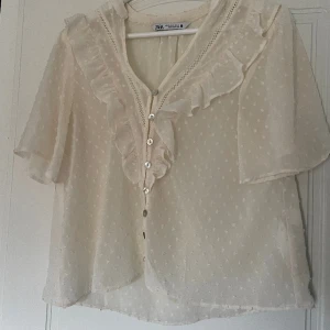 Zara blus  - Jättefin zara blus i storlek xs. Mycket bra skick 