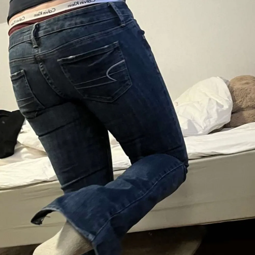 Lappen med storlek på sitter inte kvar men skulle gissa på storlek 38/40 Köpare står för frakt. Jeans & Byxor.