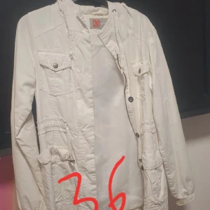 Jacka. - Jacka.  Väldigt fin timl vår/höst. Srrl på.bild.