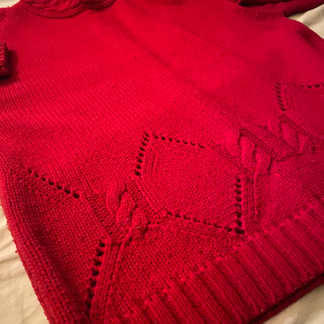 Trendig röd tröja - 91