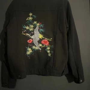 Jeans jacka - Jeans jacka i storlek s. Hör av dig om du har någon fråga😀