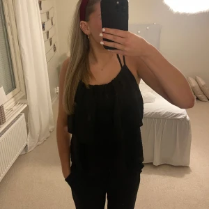 Topp - Super söt topp från Nelly i storlek 36.💕