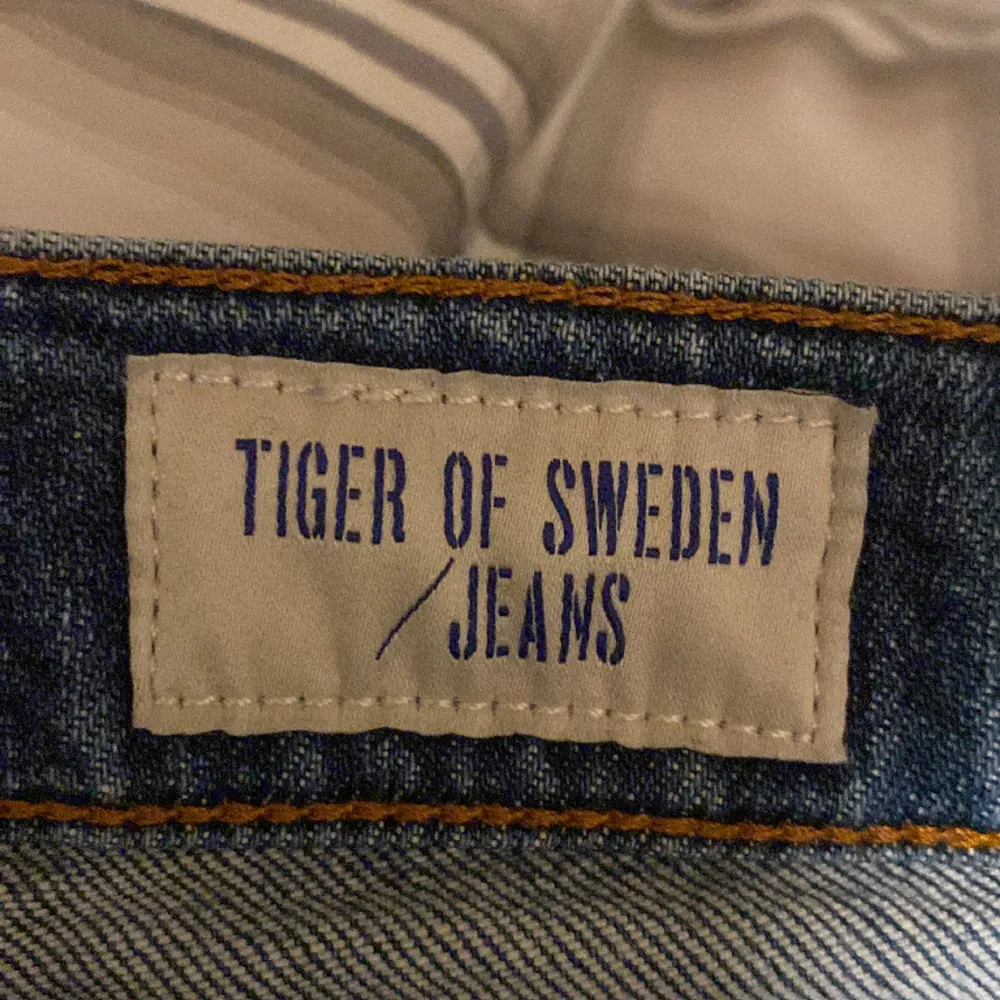 Ett par snygga Tiger of Sweden jeans i bra skick. Style: Pistolero. Storlek 31/34. Ny pris runt 1600kr. Hör av er vid frågor eller funderingar! . Jeans & Byxor.