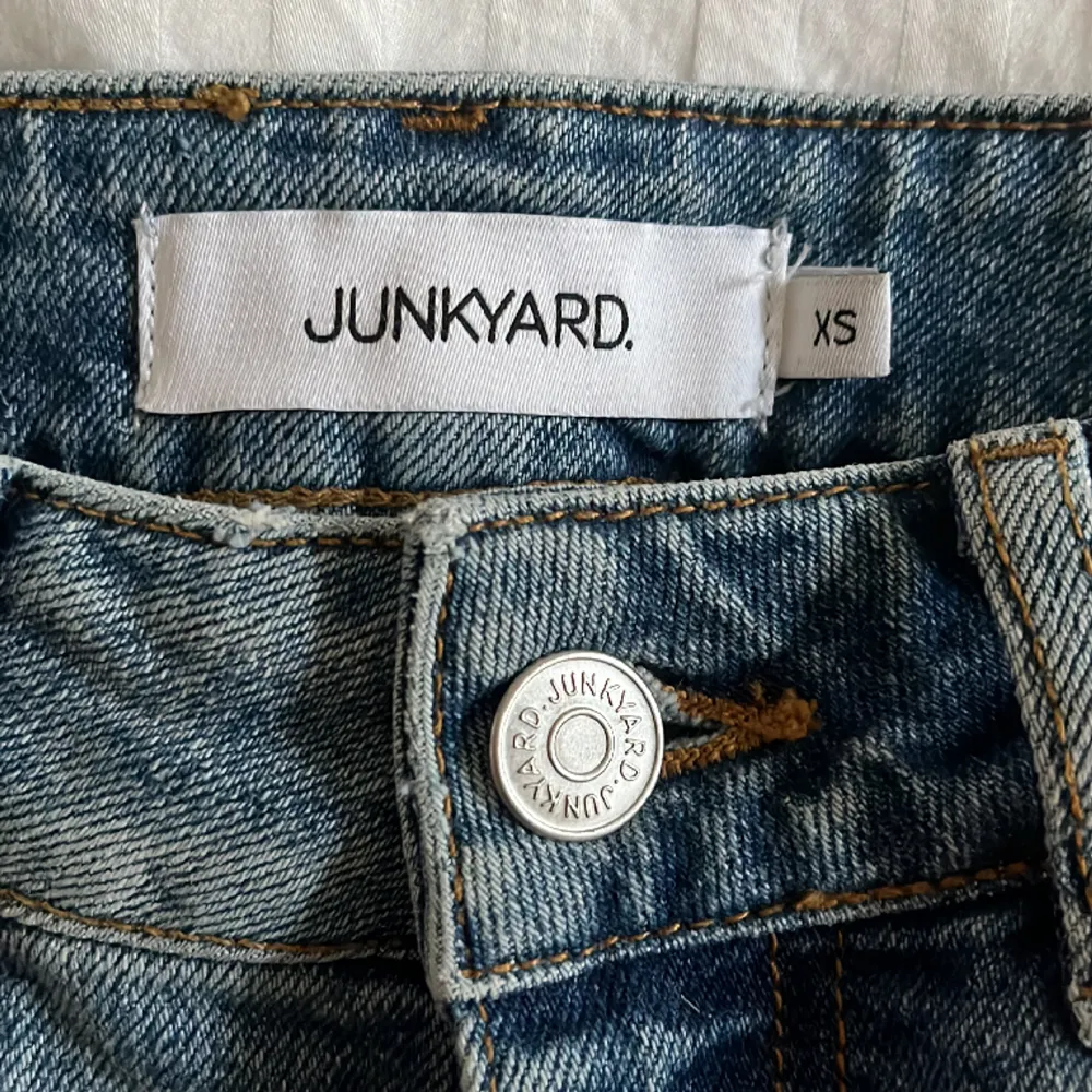 Junkyard shorts med låg midja. Mycket söta och korta. Knappt använda i storlek XS. Shorts.