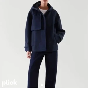 Cos jacka - Säljer nu min COS jacka i jättefint skick!!! Skriv för egna bilder❤️❤️