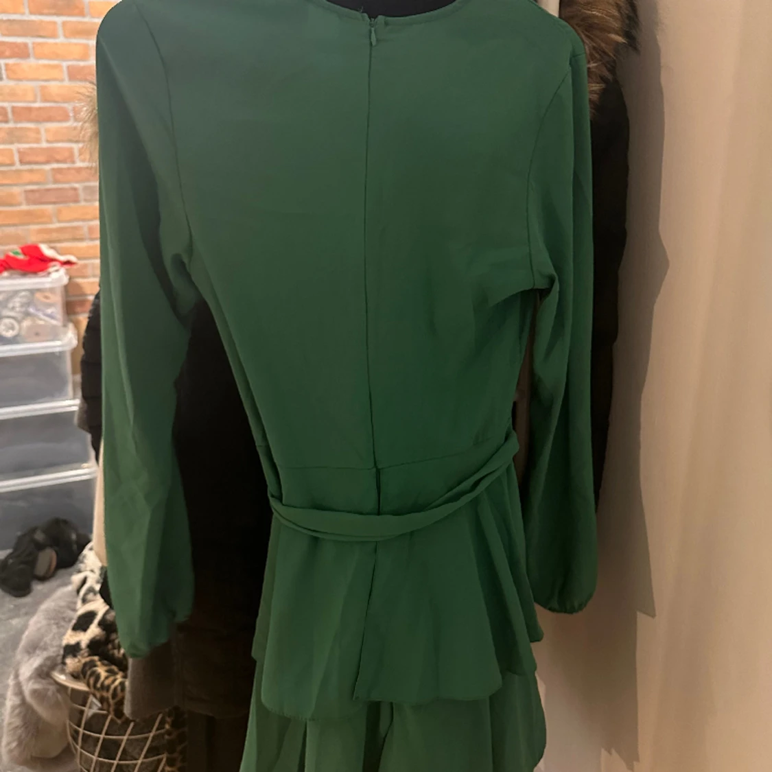 jättefin grön klänning - 91