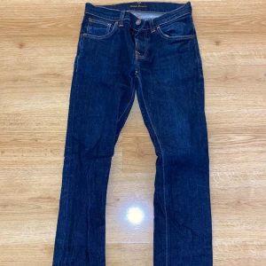 Nudie lowwaist jeans  - Nudie jeans lågmidjade, passar både män och kvinnor. Säljer pågrund av att dom är lite för tajta längre ner, vilket jag inte gillar 💞 pris och frakt kan självklart diskuteras! 