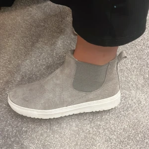 Vinter sko - Helt nya varma vinterskor som är endast använda 1 gång❤️säljer då de är för små