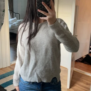 Filippa k tröja - Stickad tröja från filippa k som är slutsåld. Passar till allt och helt oanvänd