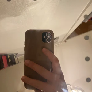 Mobilskall - I bra skick använd 1-2 gånger. Säljer då det inte är min färg❤️