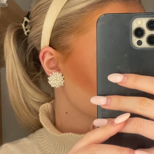 Pärlörhängen - Intressekoll på dessa superfina pärlörhängen i nyskick då de inte kommer till användning 💘💘