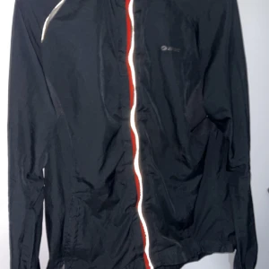 Soc vindjacka - En fleece jacka till träning 