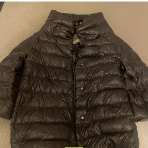 Herno jacka❤️ - Någon som vill byta en Herno jacka i mot en annan i mindre storlek eller färg?❤️