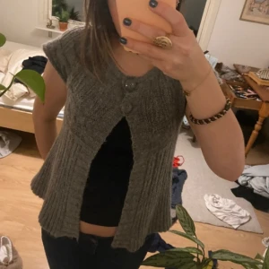 Stickad kofta  - Säljer denna stickade kofta 💓💓😊 super söt 