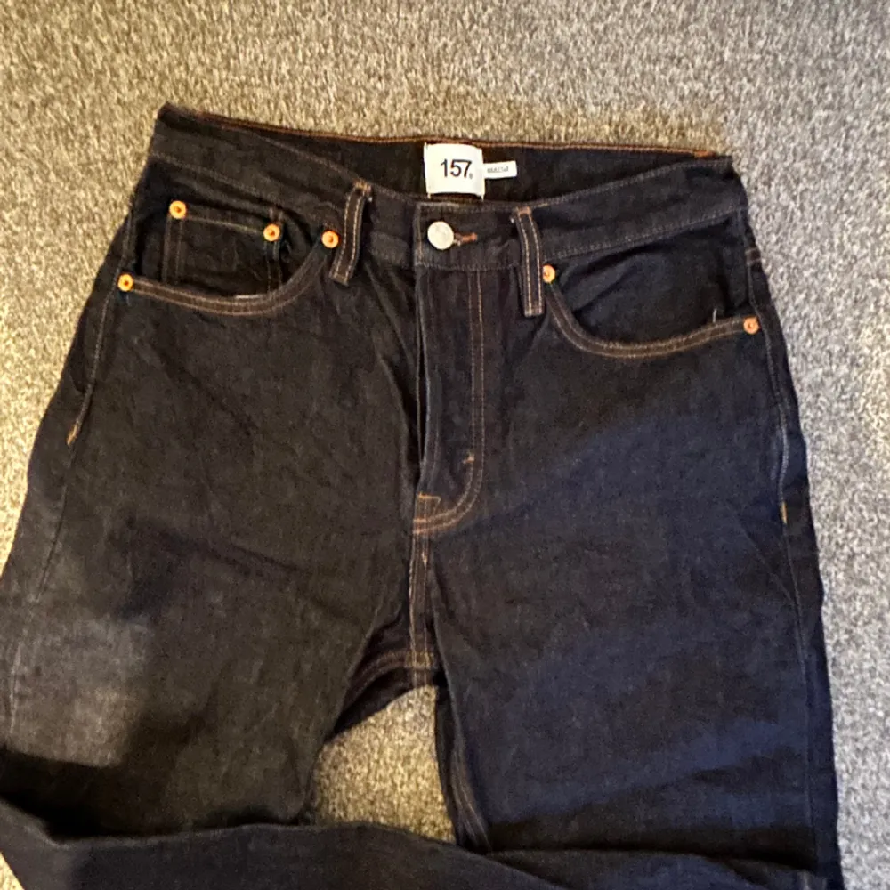 Säljer dessa mörkblåa jeans i storlek w 29 length 30 från Lager 157. Mycket bra skick.. Jeans & Byxor.