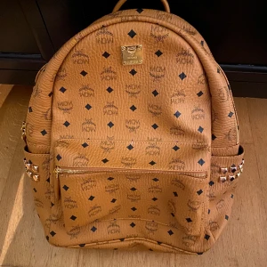 MCM rygga - Tja! Säljer denna feta MCM rygga. DM för fler frågor