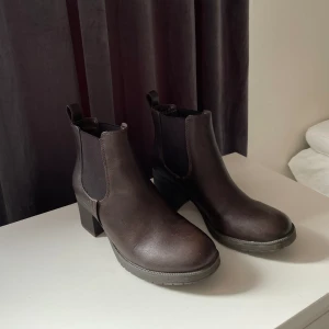Bruna boots - Bruna boots.  Använda fåtal gånger, bra skick!  Strl 40 