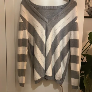 Stickad tröja - Oanvänd stickad tröja! Säljes då den inte kommer till användning 