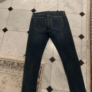 Dondup - Storlek 34. 10/10 i skick. De var för små när jag köpte dem. I princip oanvända. Mörkblå färg