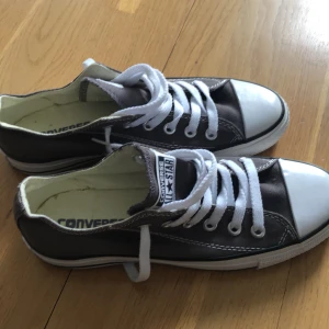 Nya Converse, tygskor, bruna - Strlk 39, endast provade.