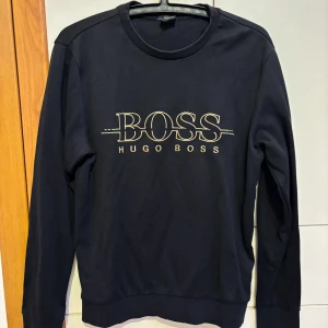 Hugo boss långärmad tröja  - Bra skick, inga skador.  