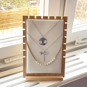 Halsband från spanien - 3 Halsband från spanien 🇪🇸🫶 Högst upp 100kr Mitten 120kr Längst ned 100kr