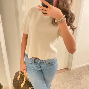 Beige stickad t shirt  - Jätte fin beige finstickaf T-shirt 