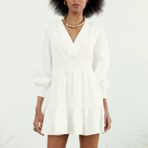 Zara klänning - Säljer min zara klänning jag använt några få gånger, i nyskick  