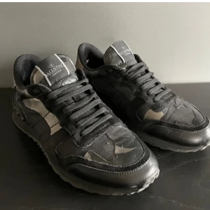 Valentinos rock runner  - Bra skor