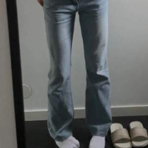 Superfina mid waist flare jeans från Gina! Nypris 500 kr, superbra skick👌🏻