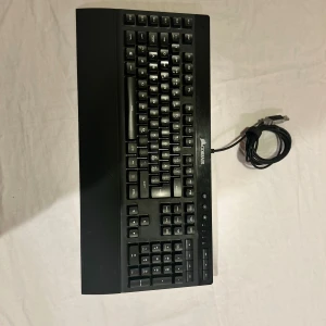 Corsair tangentbord  - Corsair 100% Tangentbord  Allt fungerar bra Rengjort  Rgb 